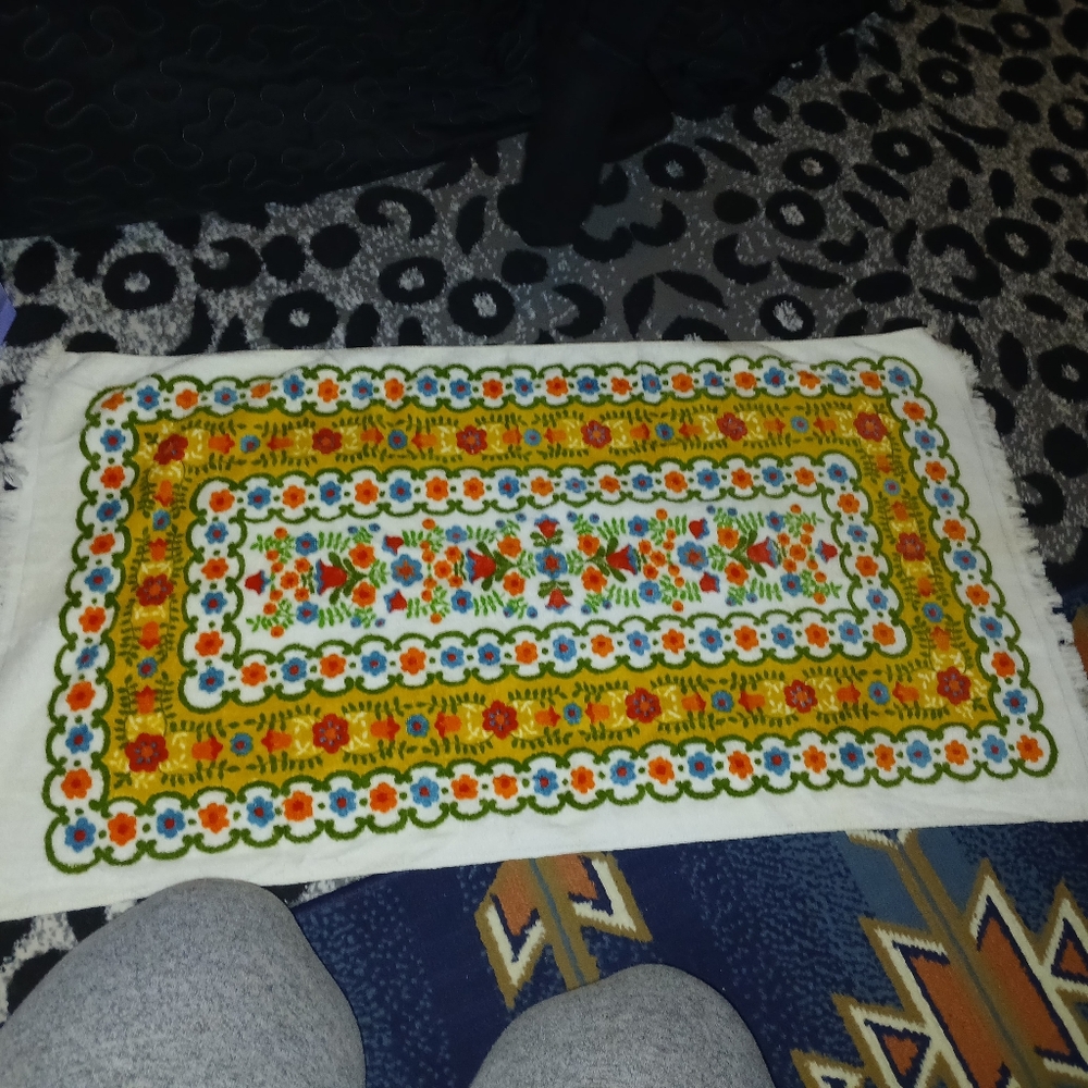 Vintage Towel (Straight Out Of The 60s) - Picture 3 of 3
